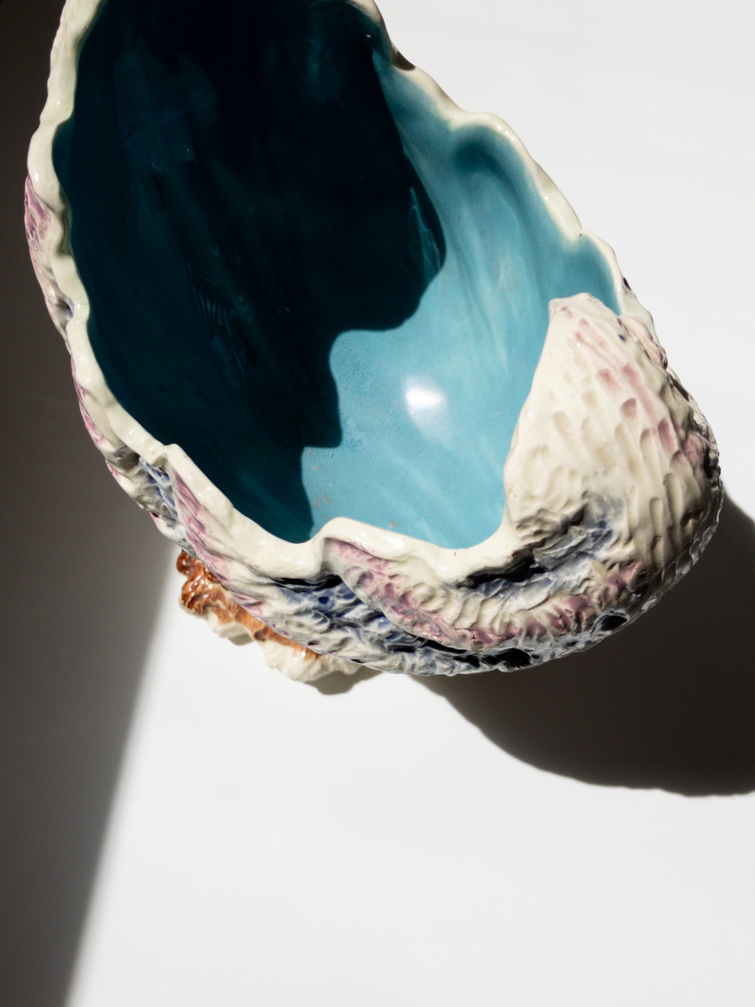 上部から内部をクローズアップした写真