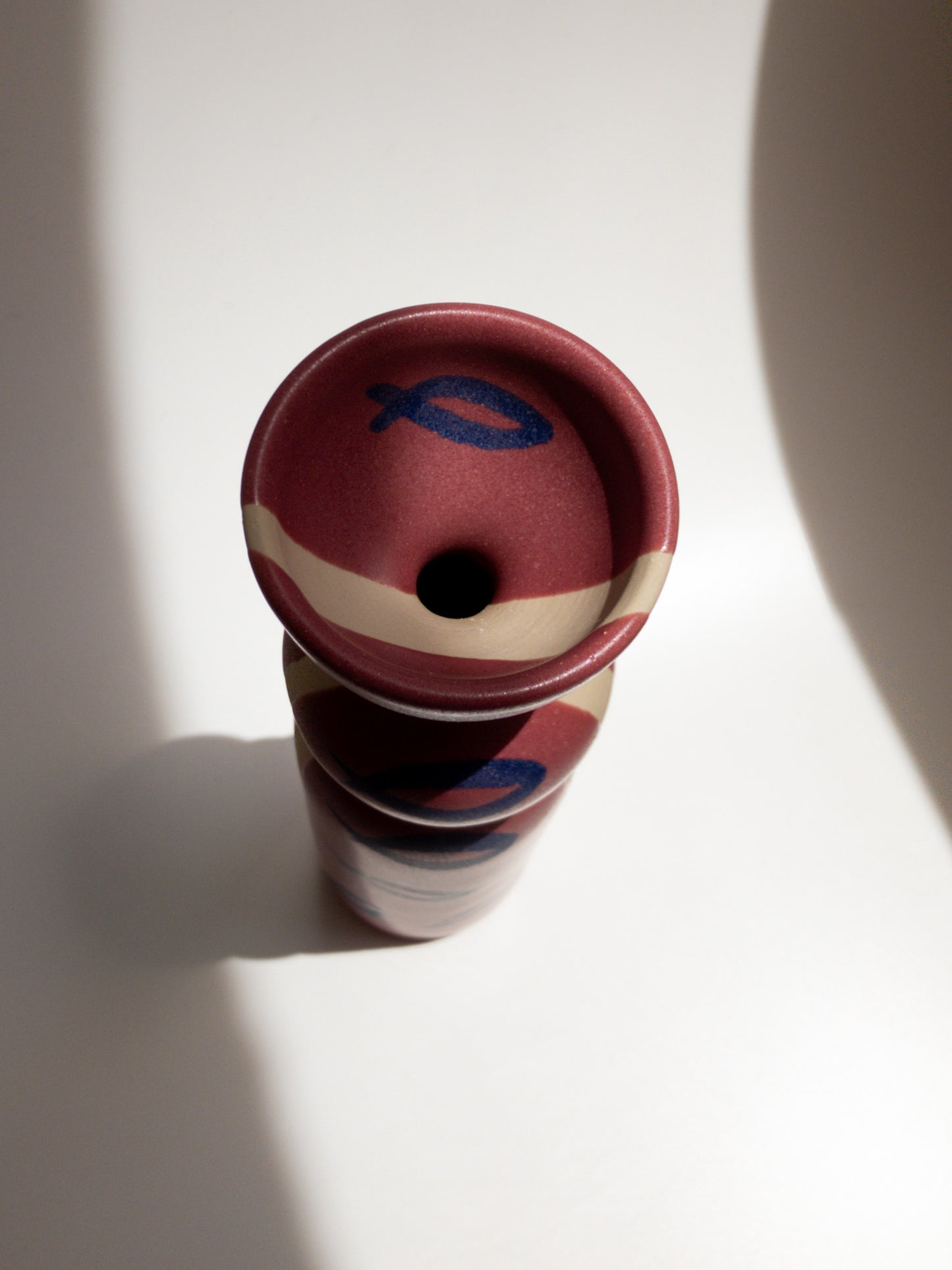 上部からの写真、上部の魚模様が写っている