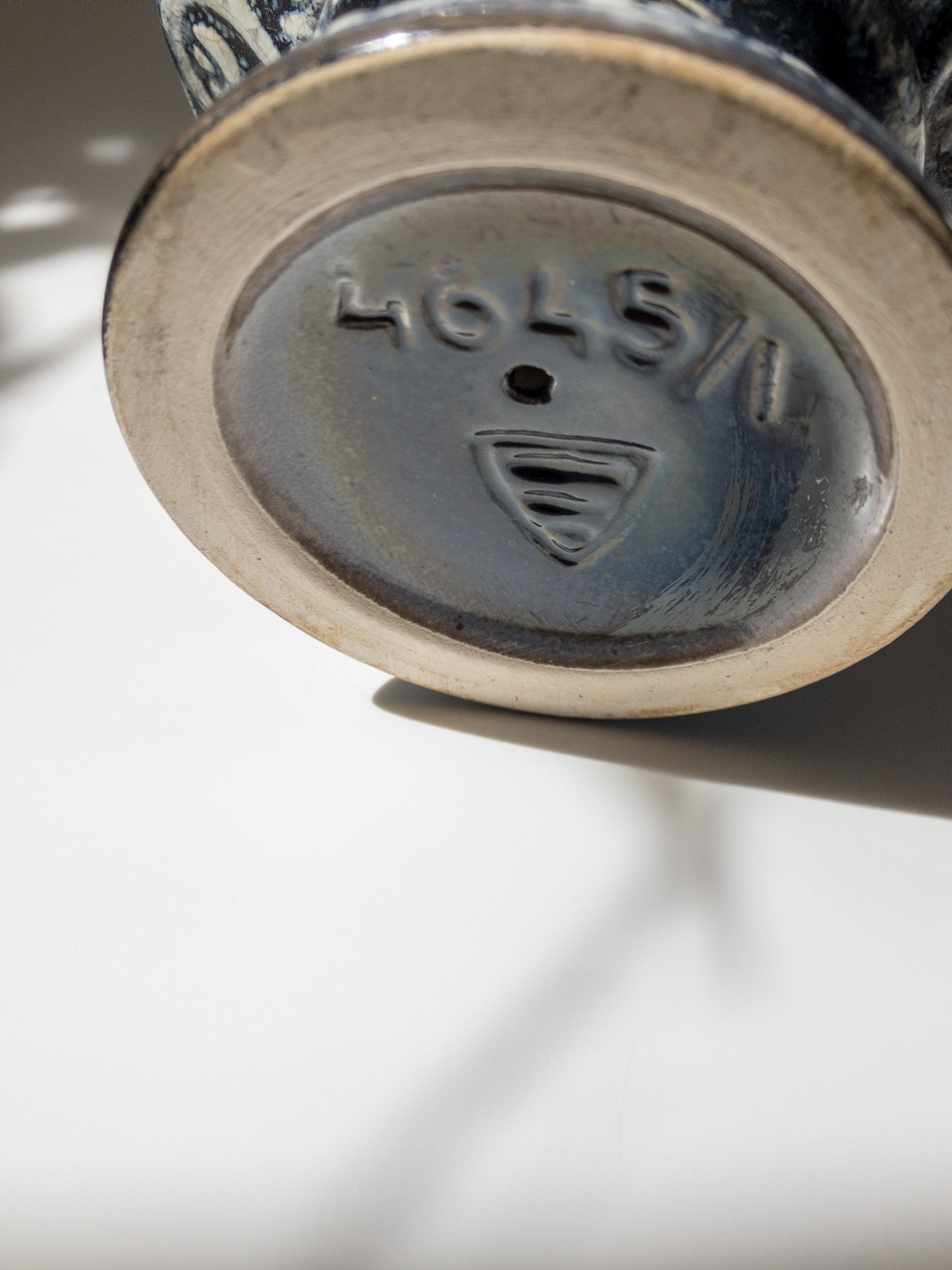 底の写真 4045/1と刻まれている