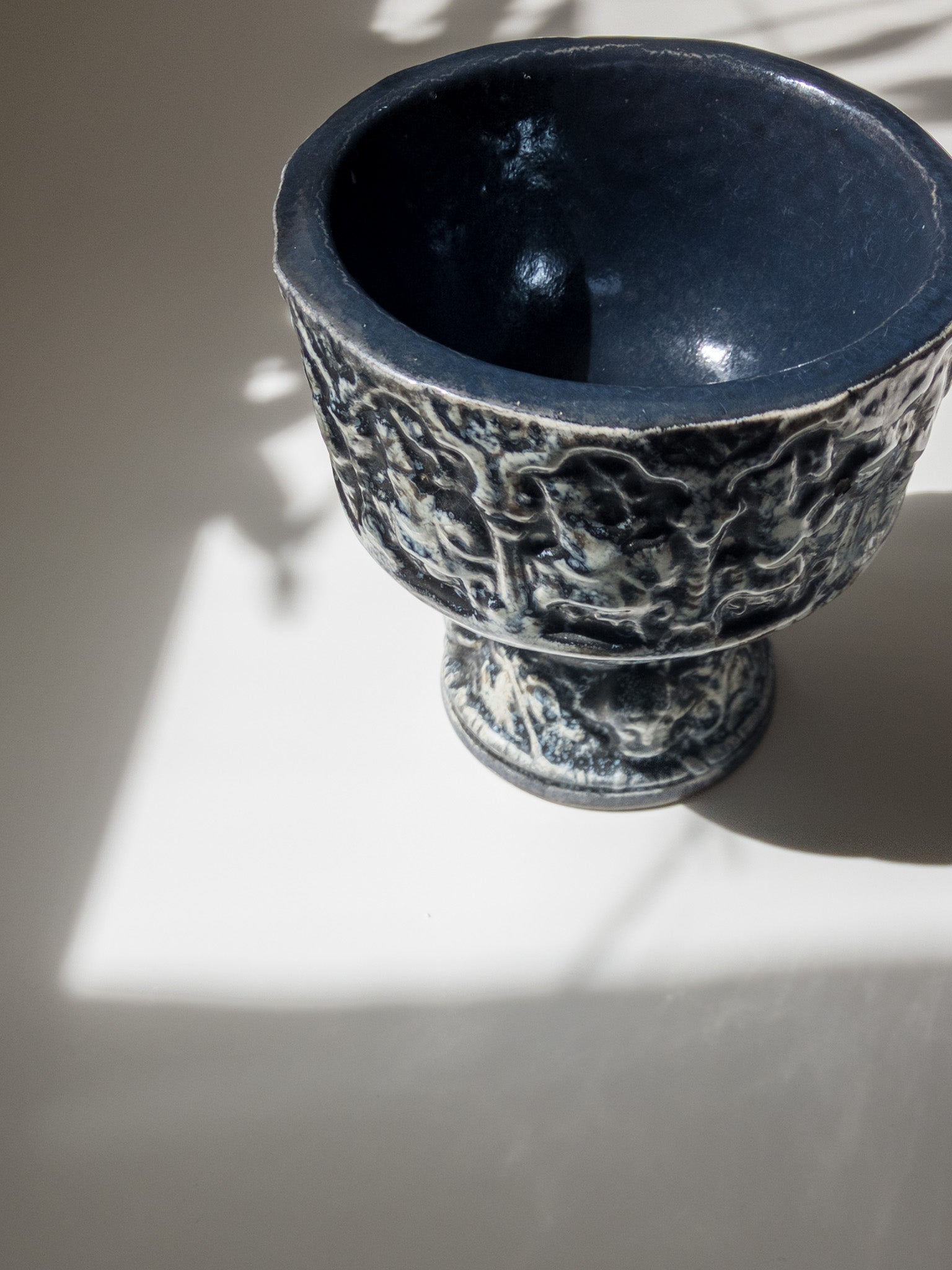 内側が少し見えるように撮られた写真