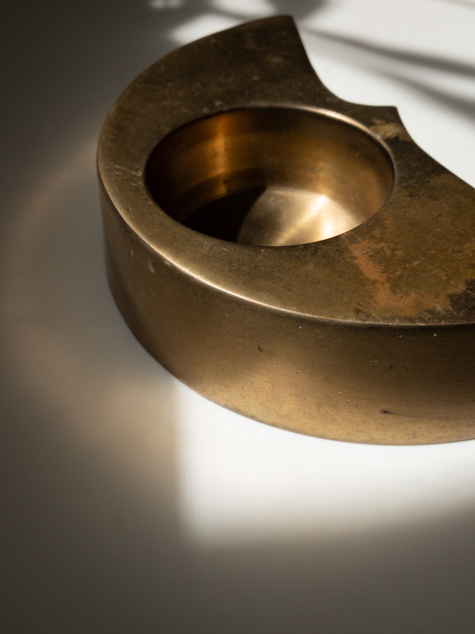 左斜め前からクローズアップした写真