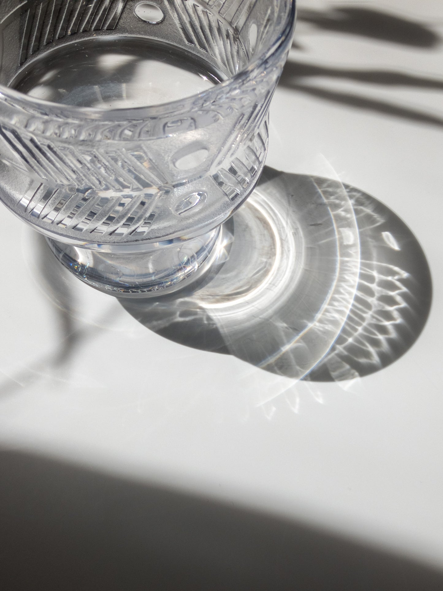 商品と影を写した写真