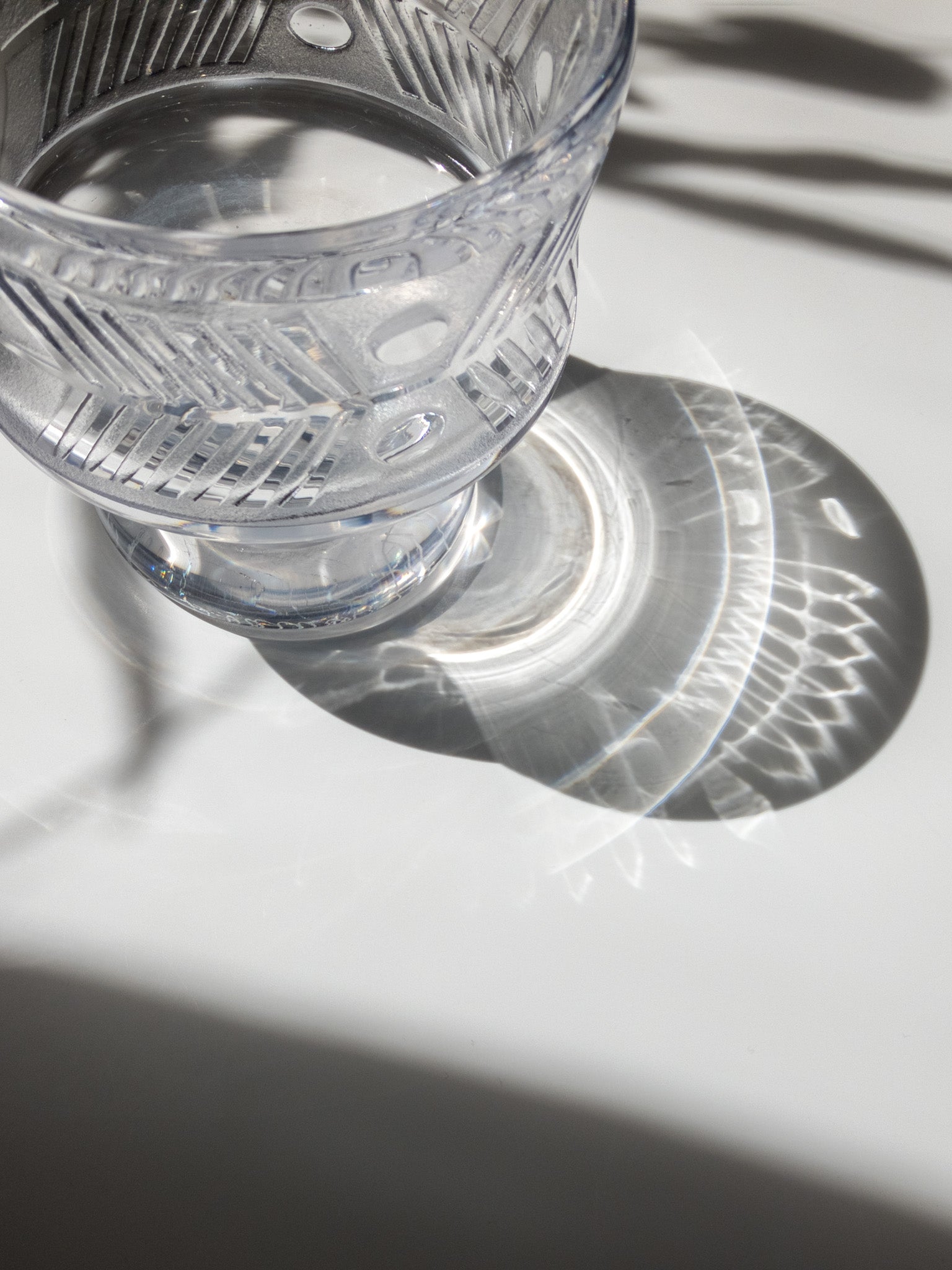 商品と影を写した写真