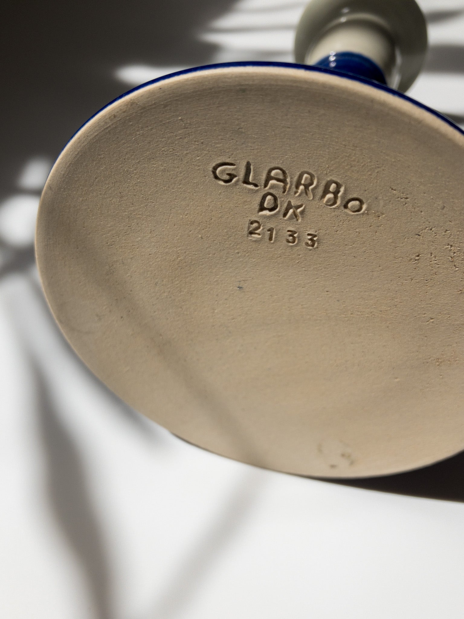 底部分の写真。Glarbo DK 2133と書かれている。
