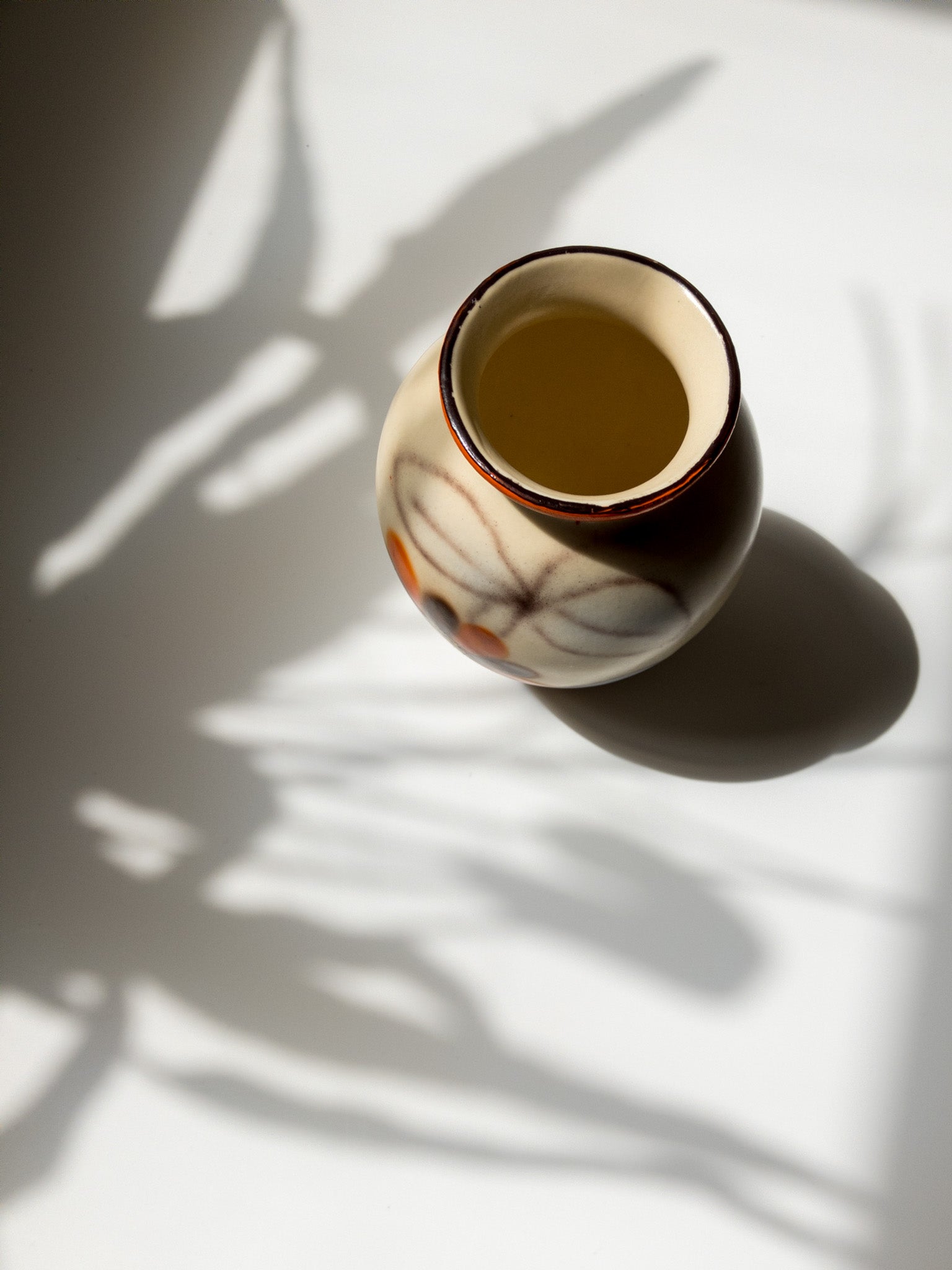 上部からの写真。内部が少し見えている。