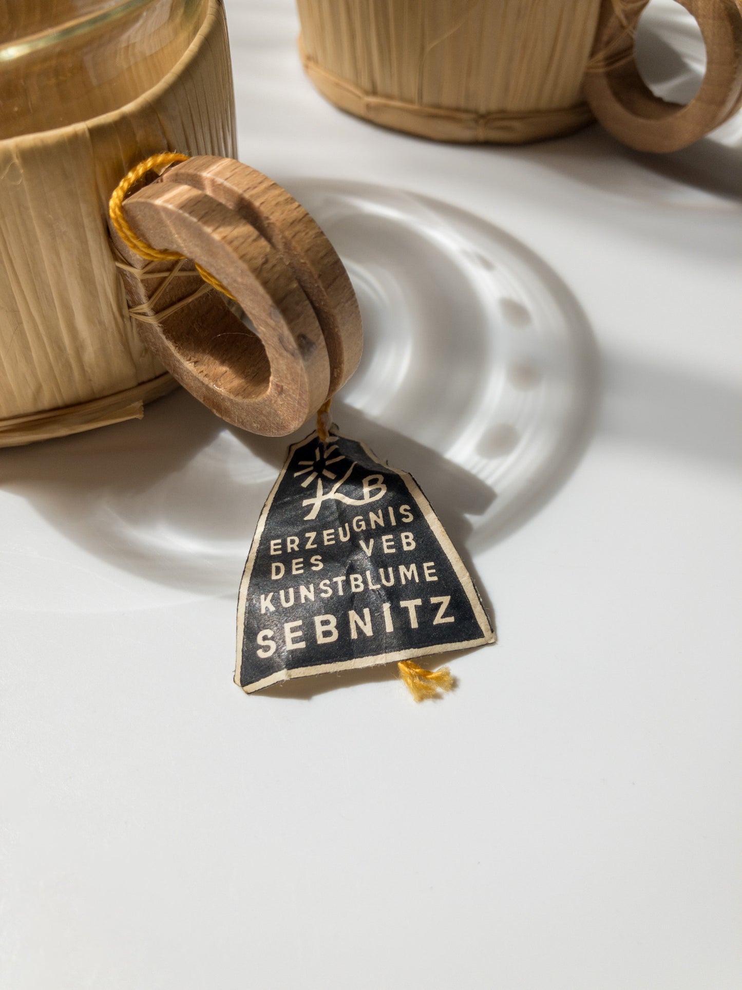 タグの部分をクローズアップした写真