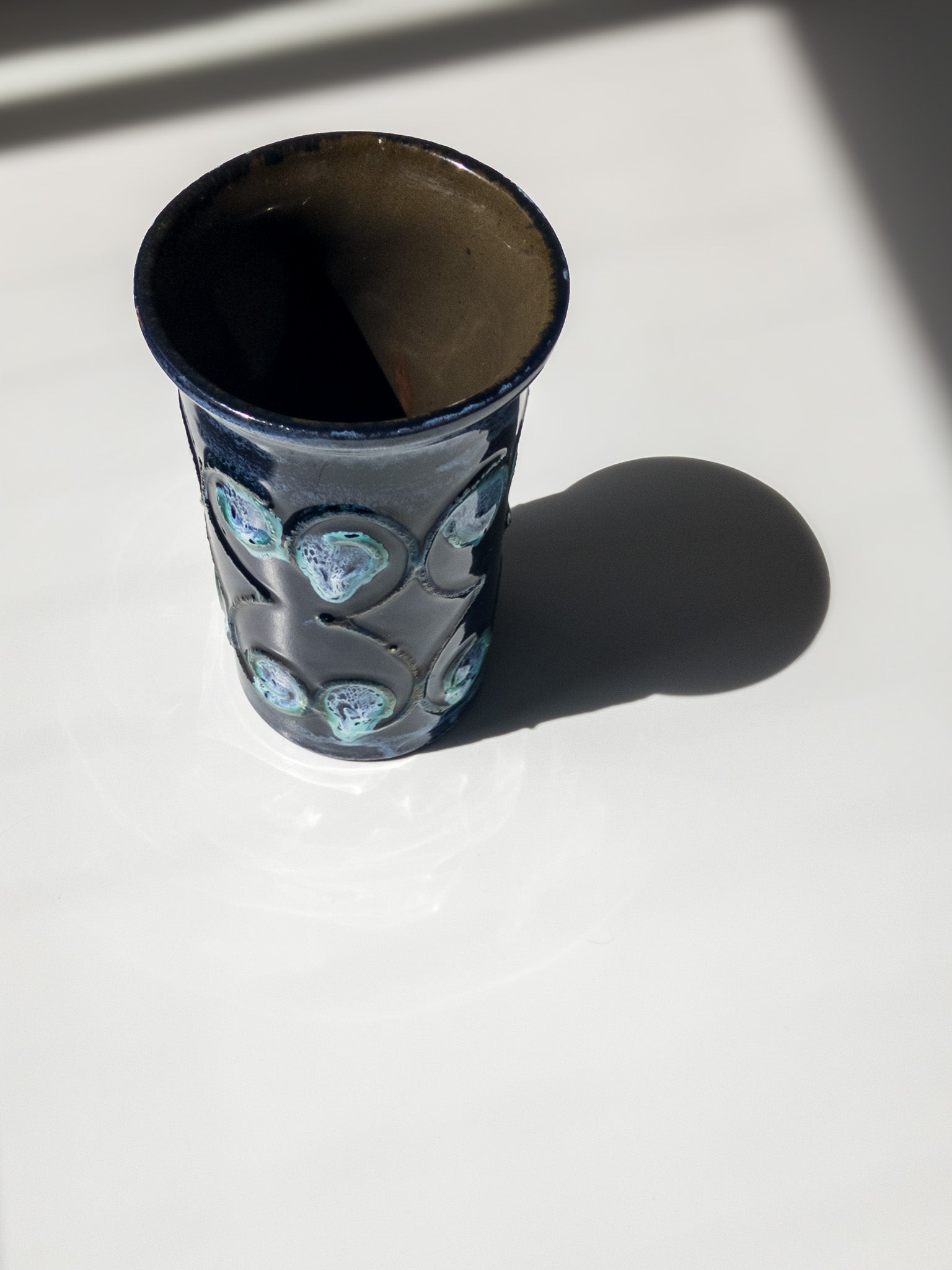 左上部からの写真。少し内部が写っている