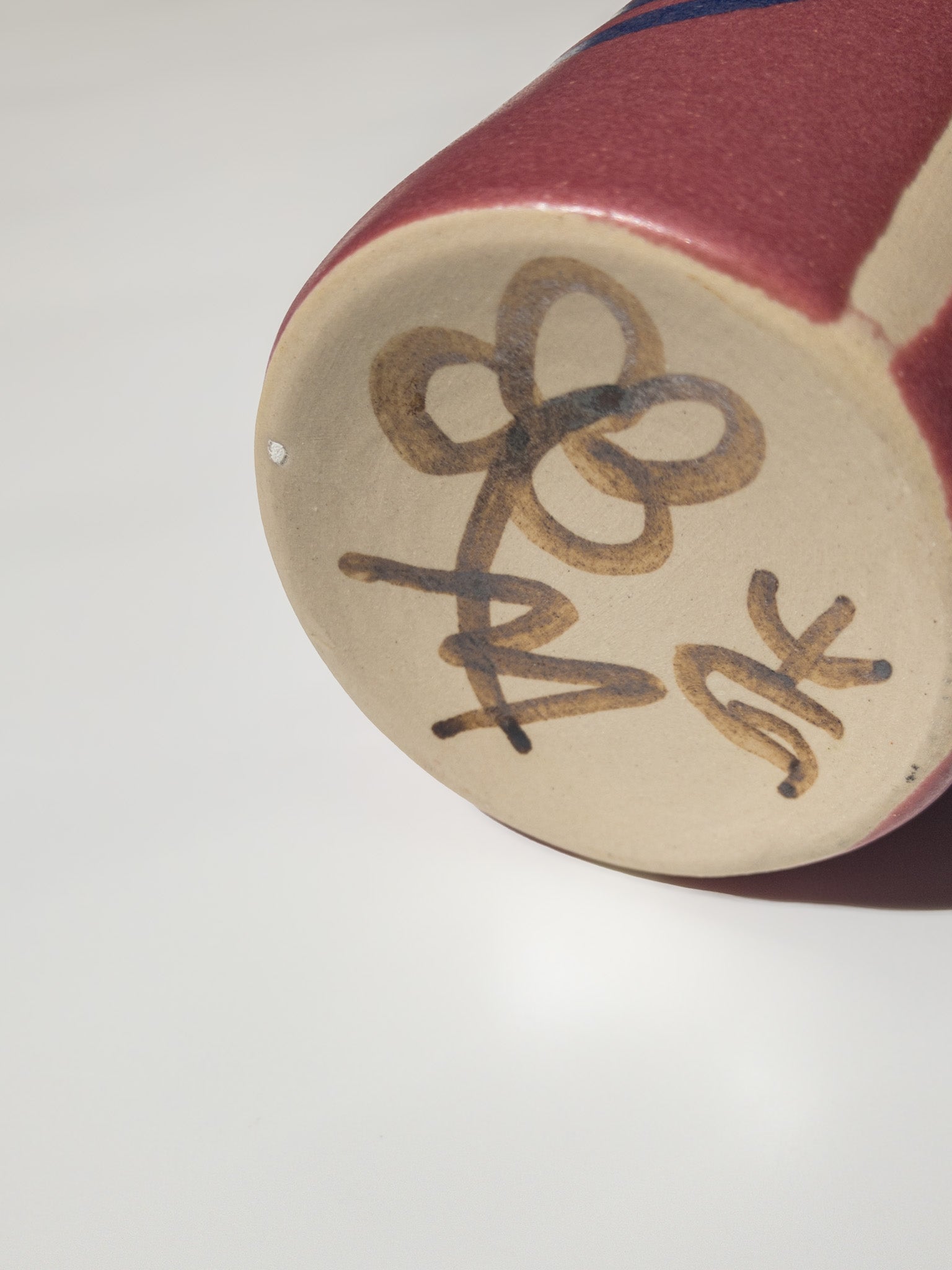 底部分の写真。手書きのサインが入っている