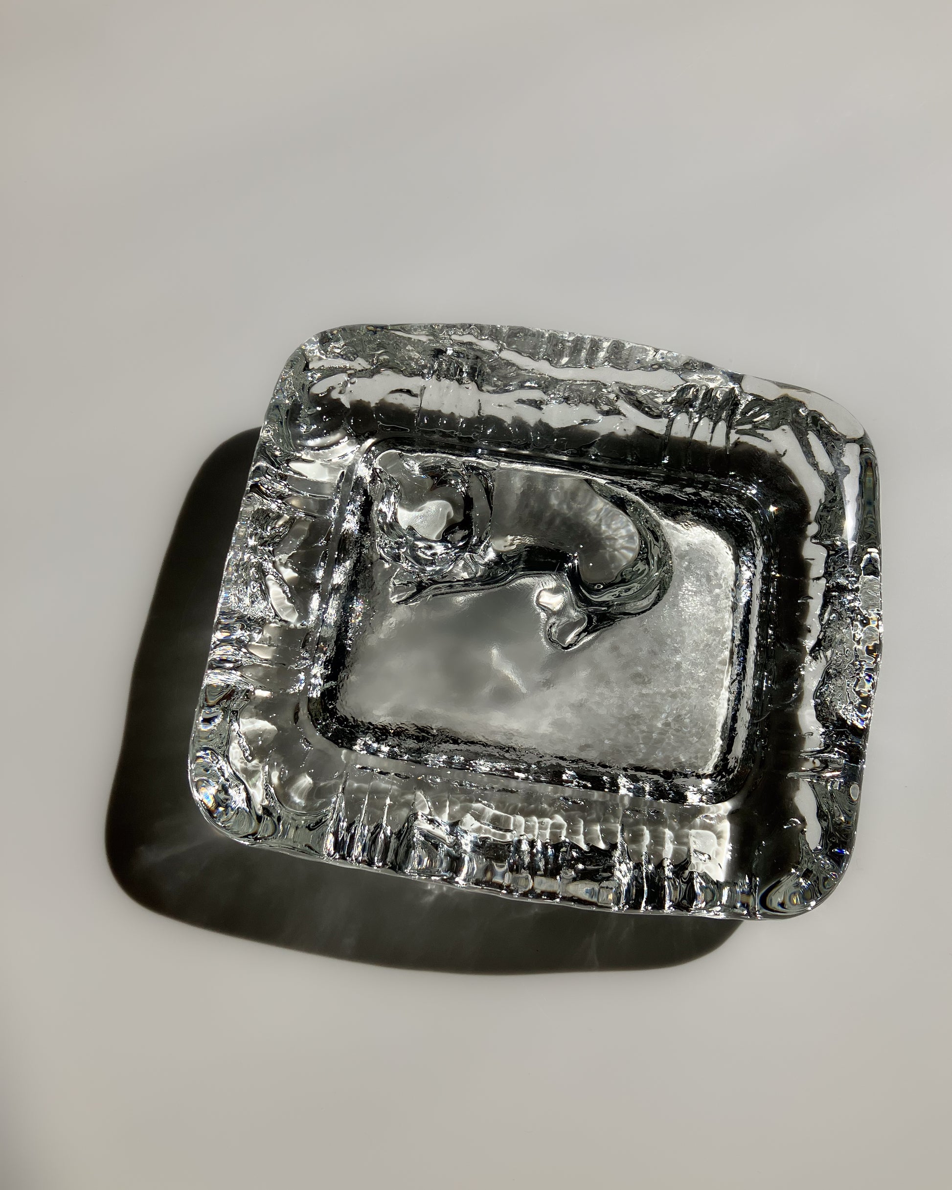 Glass Dog Ashtray 底面 – スウェーデン製