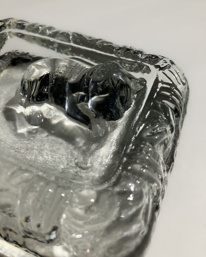 Glass Dog Ashtray 犬（パグ）フィギュア クローズアップ
