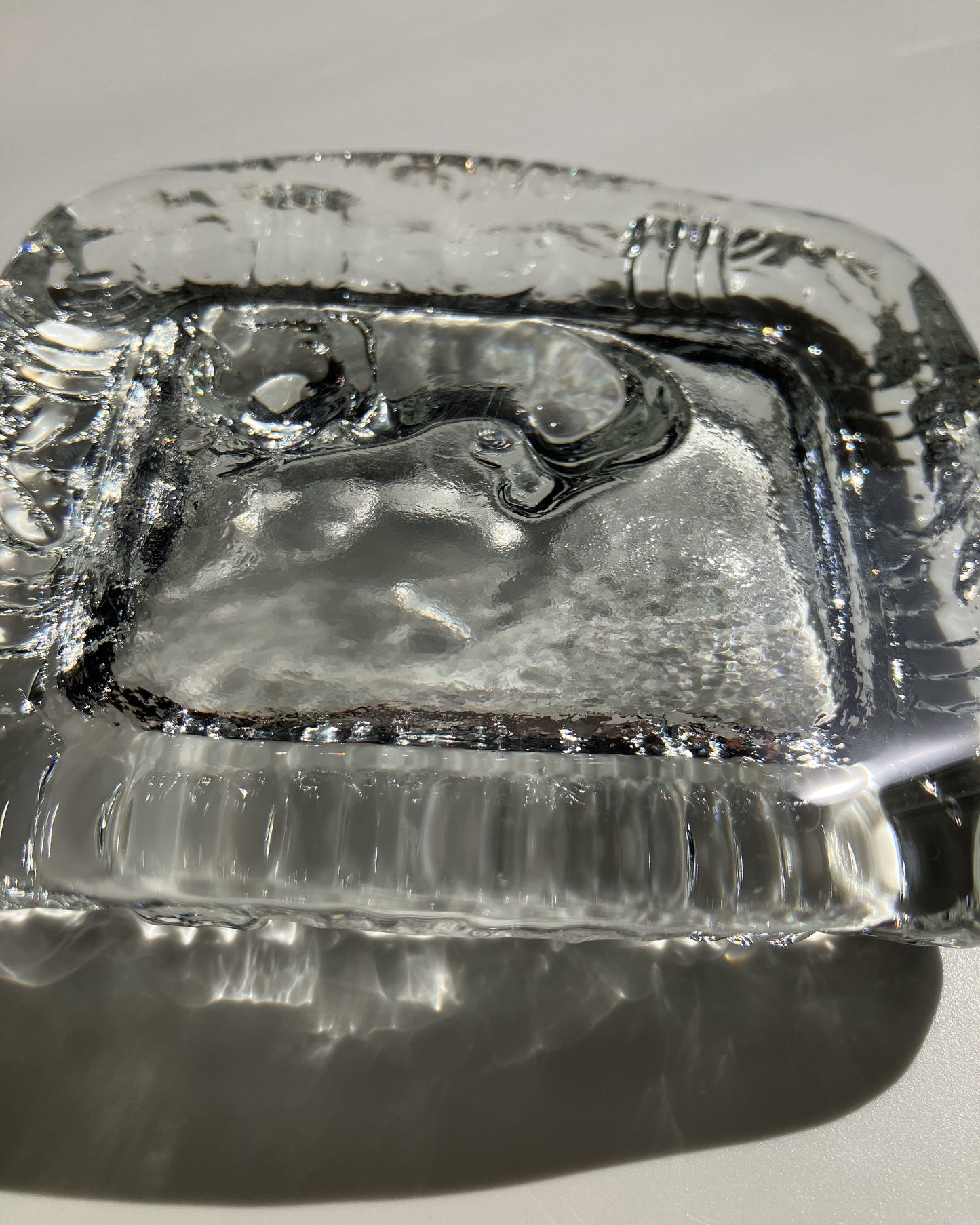 Glass Dog Ashtray 底面 クローズアップ– スウェーデン製