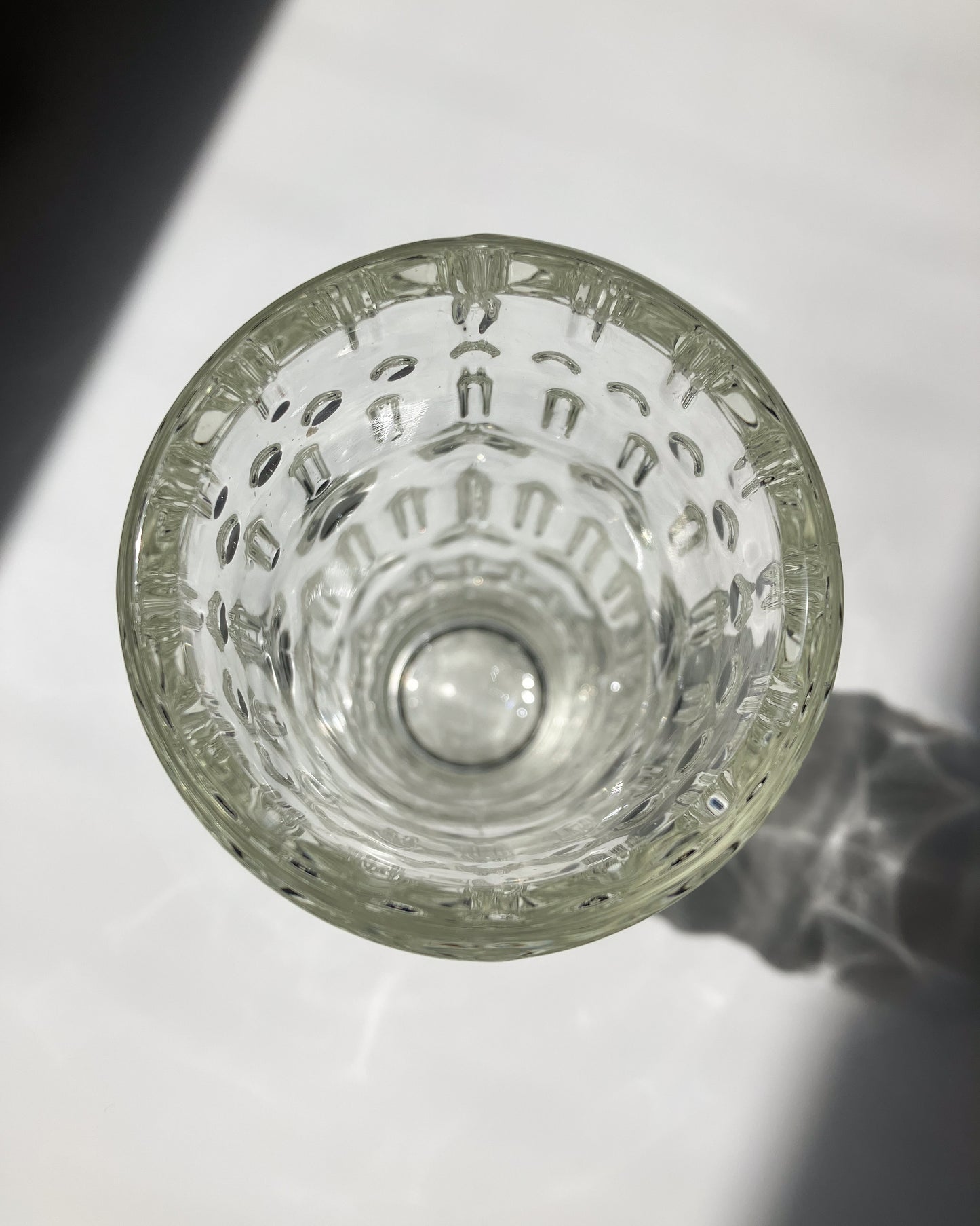 Pečený Cylinder Vase 真上から – 規則的なパターン