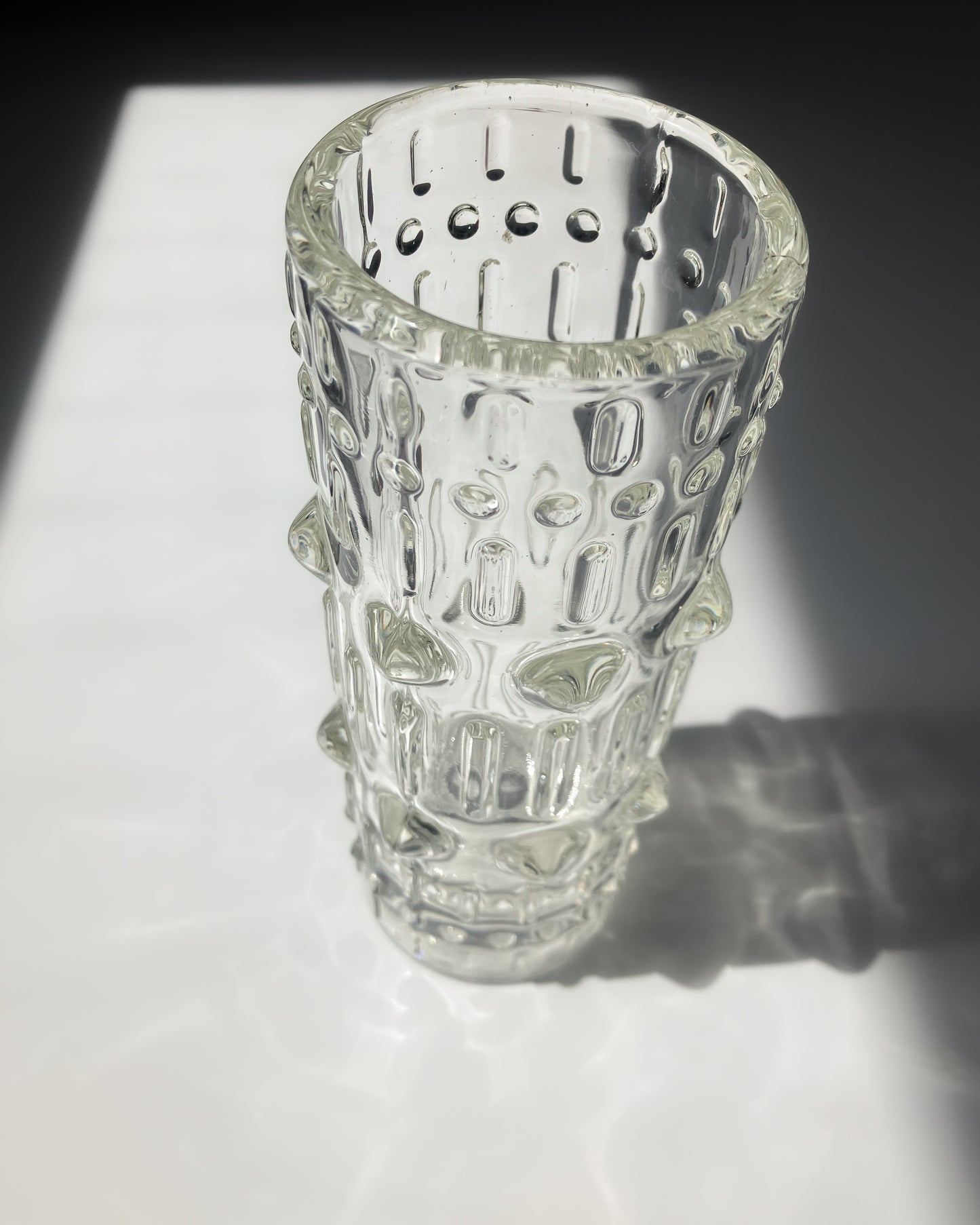 Pečený Cylinder Vase 斜め上から – 筒状のシルエット