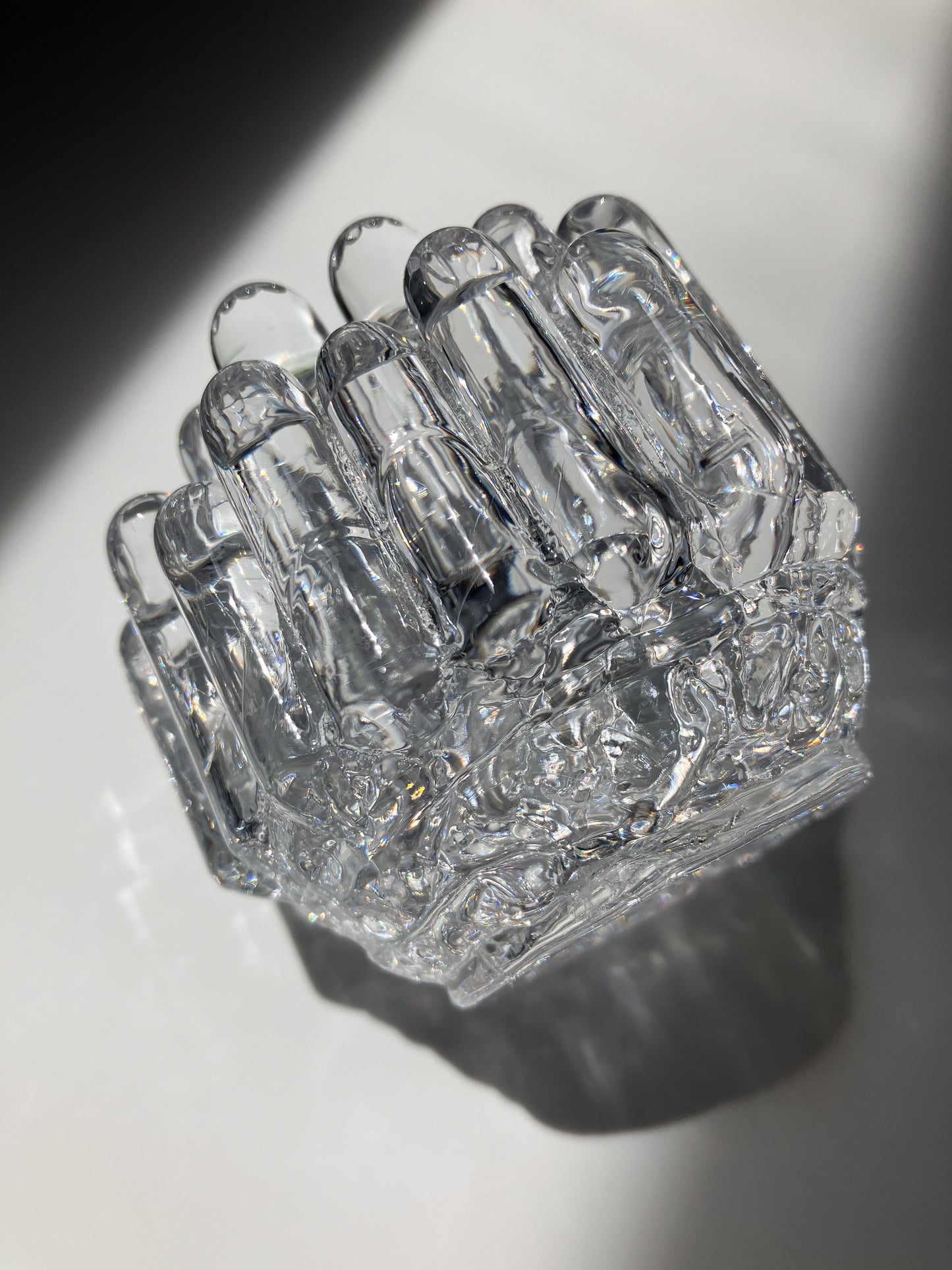 Polar Candle Holder 横から – 中央が高く外側に低くなる構造