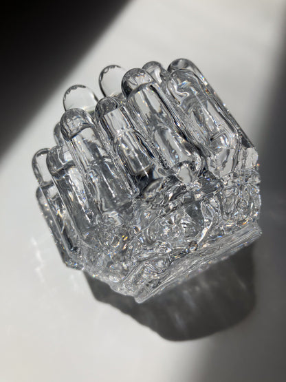 Polar Candle Holder 横から – 中央が高く外側に低くなる構造