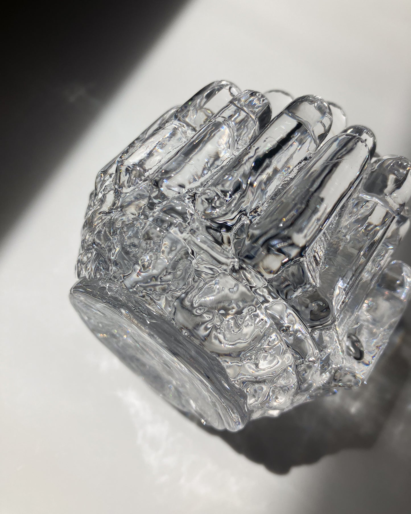 Polar Candle Holder 下半分の荒々しいアイステクスチャー クローズアップ