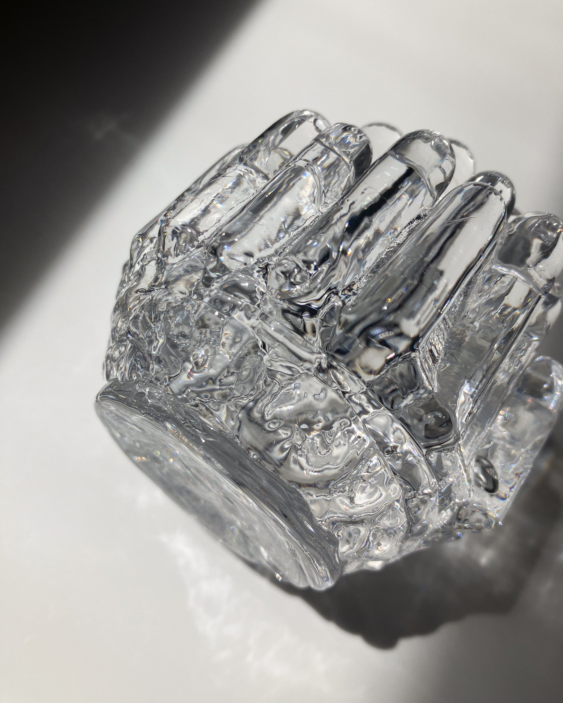 Polar Candle Holder 下半分の荒々しいアイステクスチャー クローズアップ
