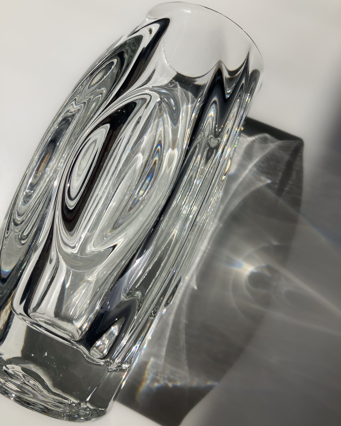 Schrötter Concave Vase 磨き上げられた滑らかな表面