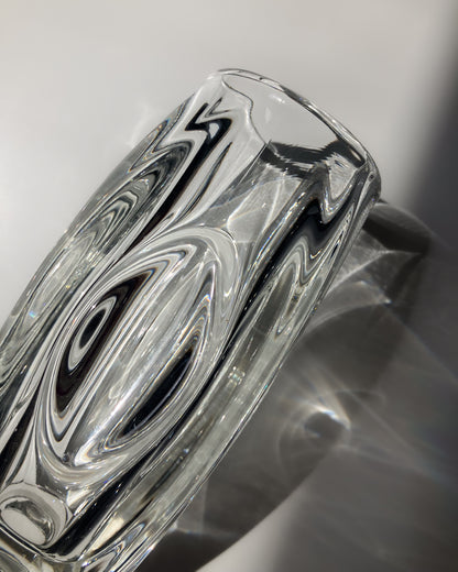 Schrötter Concave Vase 正面中央の縦長レンズ状デザイン クローズアップ