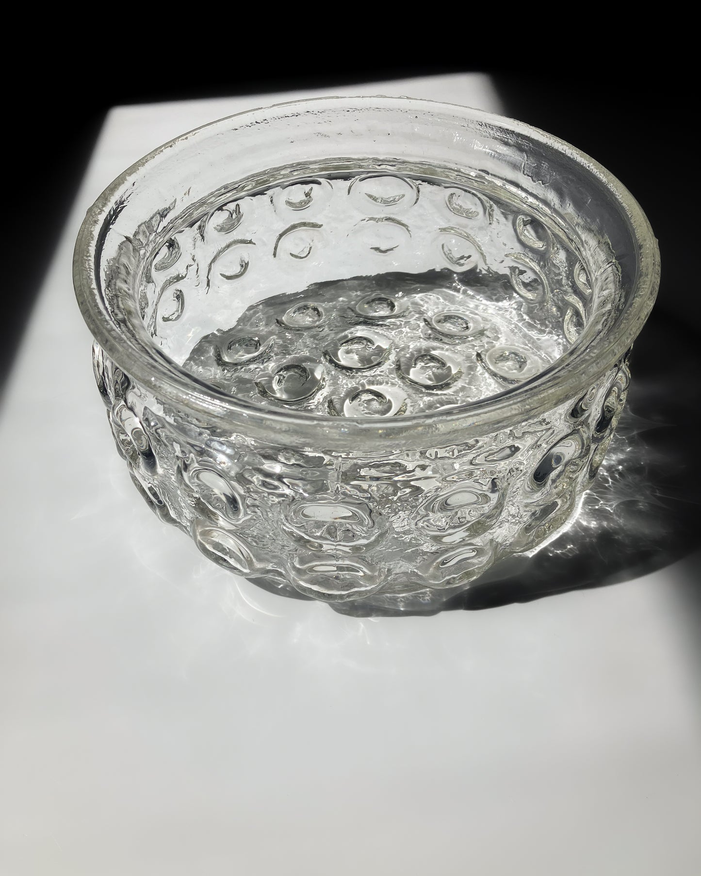 Urban Large Bowl 左斜め上 – 重厚感ある大ぶりのシルエット
