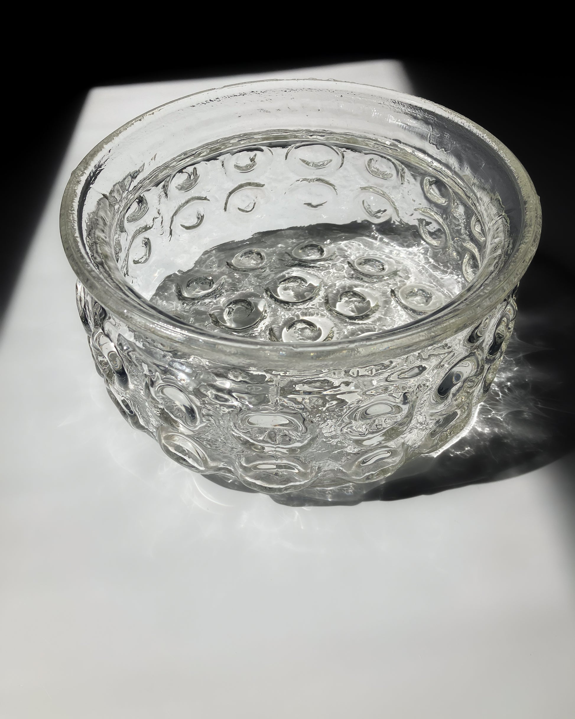 Urban Large Bowl 左斜め上 – 重厚感ある大ぶりのシルエット