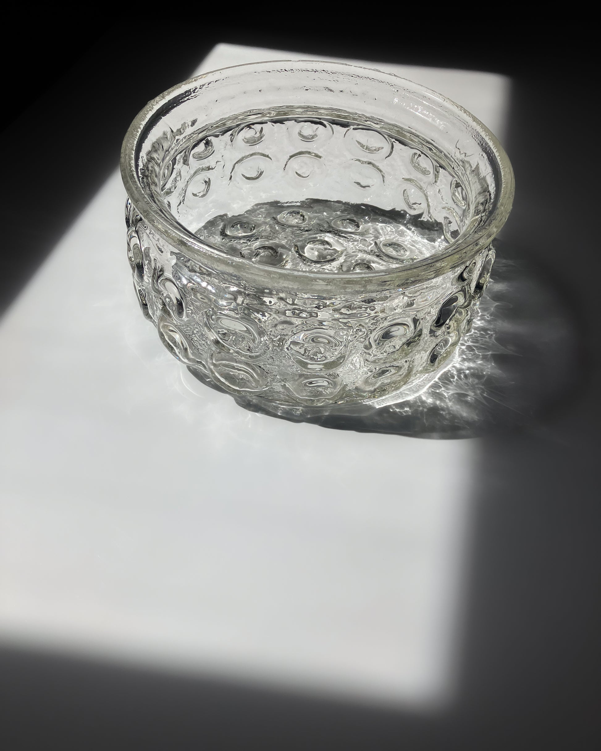 Urban Large Bowl 斜め上から – ドット模様のフォルム