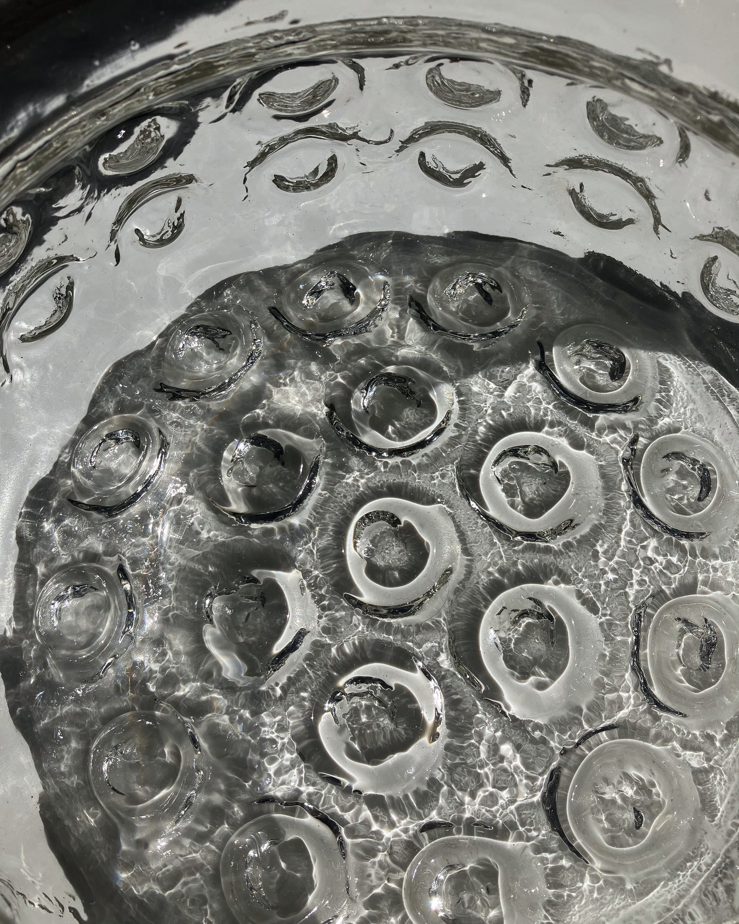 Urban Large Bowl 真上から – 底面のドット模様クローズアップ