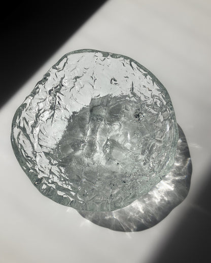 Ice Glass Footed Bowl 真上から – アシンメトリーな楕円形