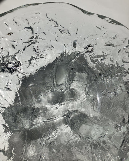 Ice Glass Footed Bowl 光が当たると揺らめく網目状の影
