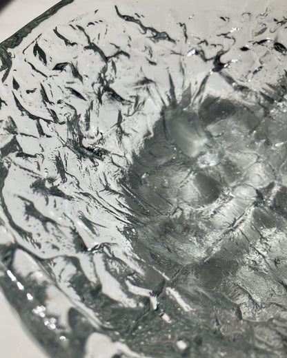 Ice Glass Footed Bowl 全面のランダムな凹凸テクスチャー クローズアップ
