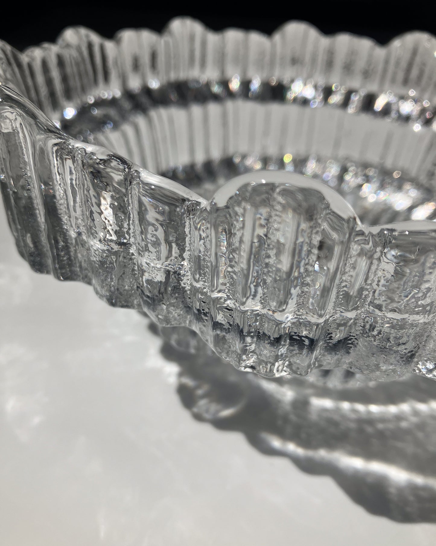 Ice Flow Bowl 縁のランダムな凹凸 クローズアップ