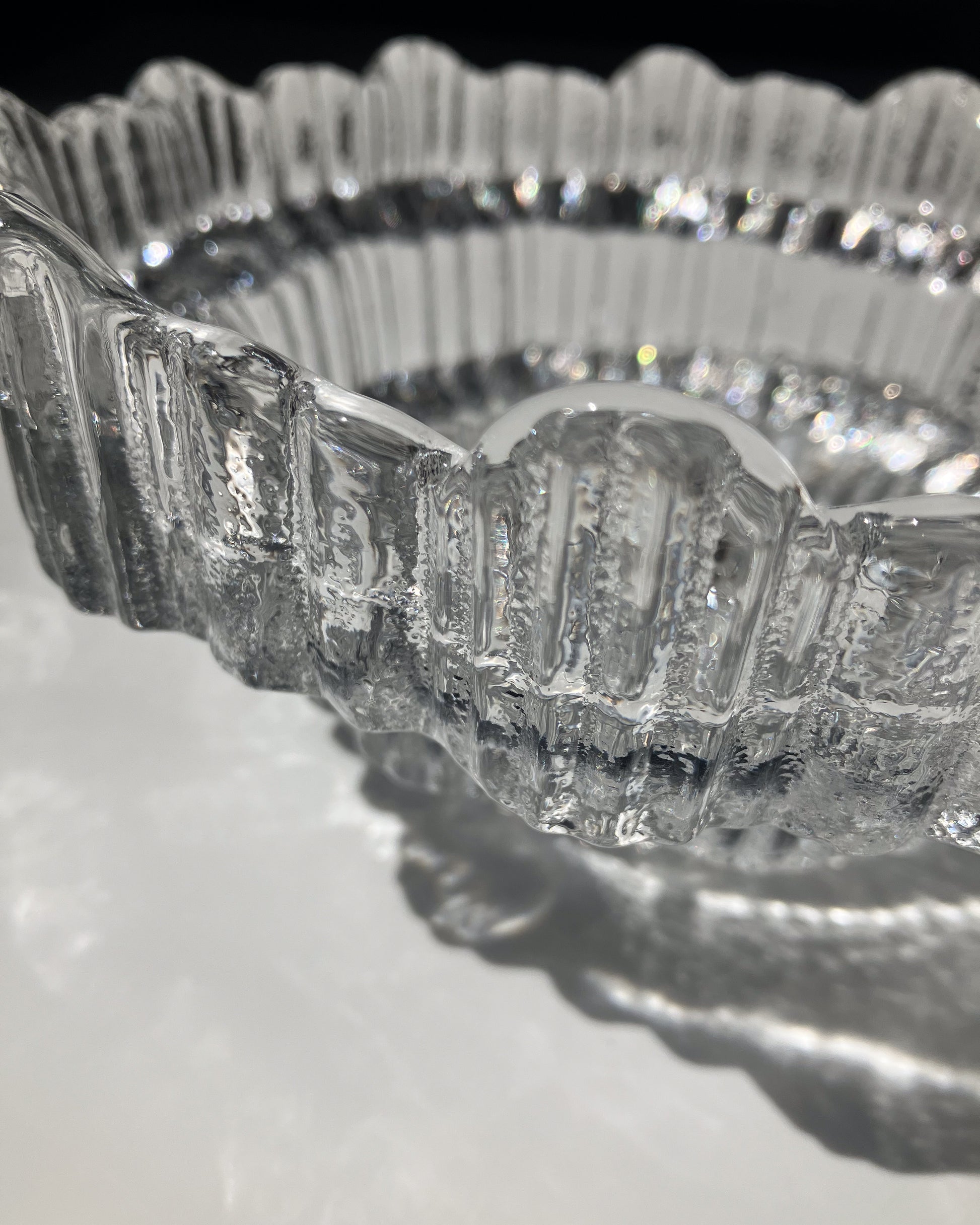 Ice Flow Bowl 縁のランダムな凹凸 クローズアップ