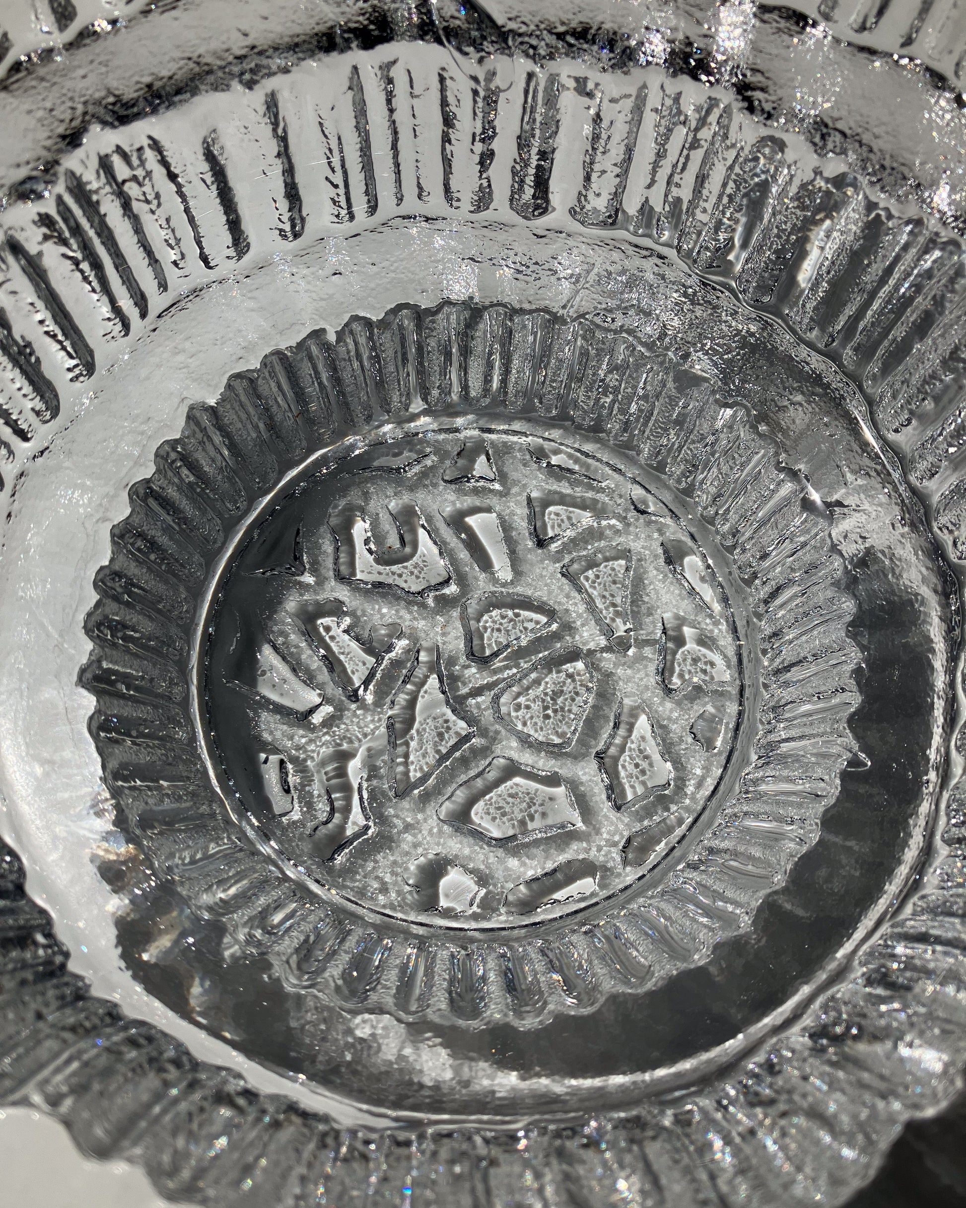 Ice Flow Bowl 鉱石模様の底面 クローズアップ