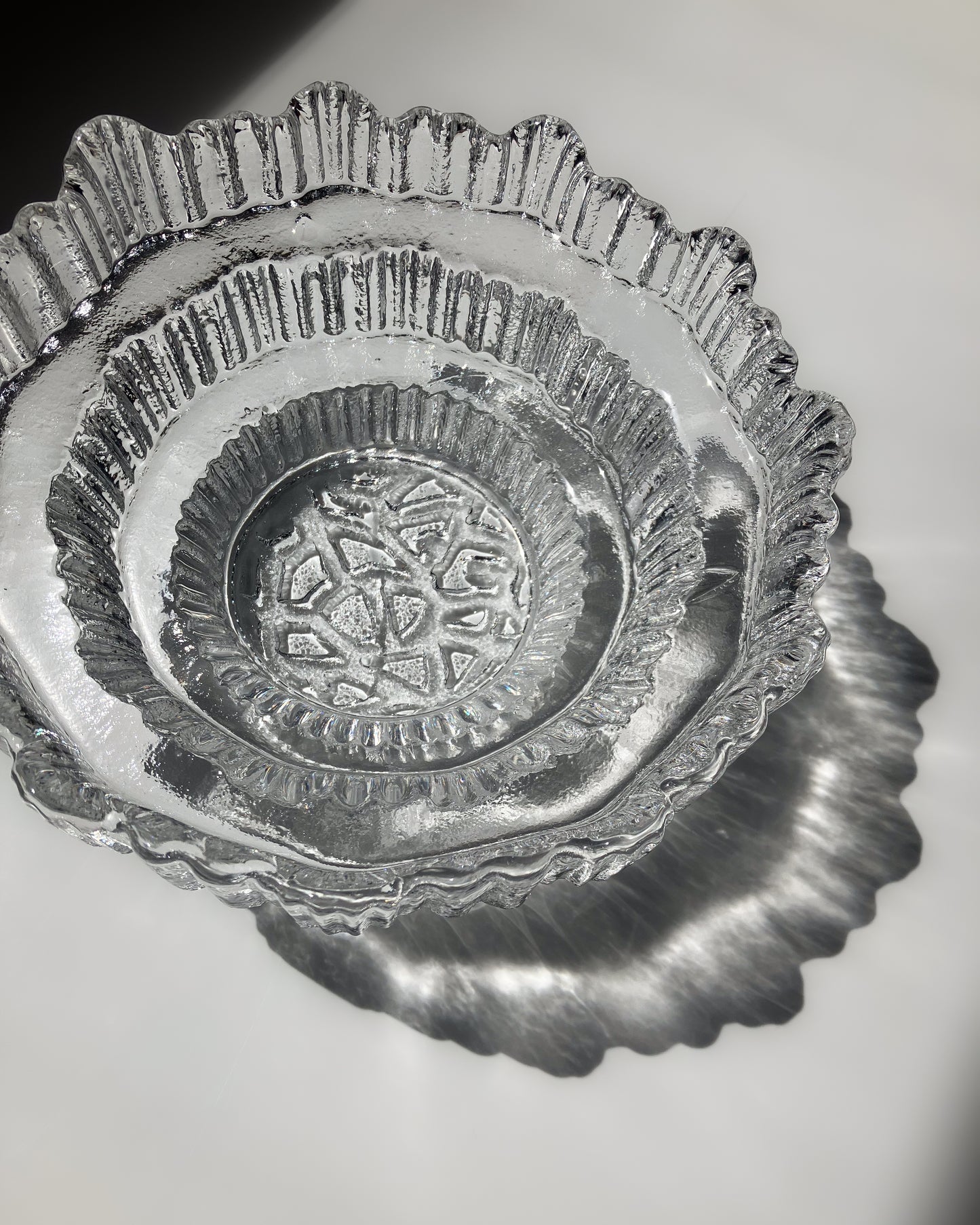 Ice Flow Bowl 光の紋様 – 北欧ヴィンテージガラス