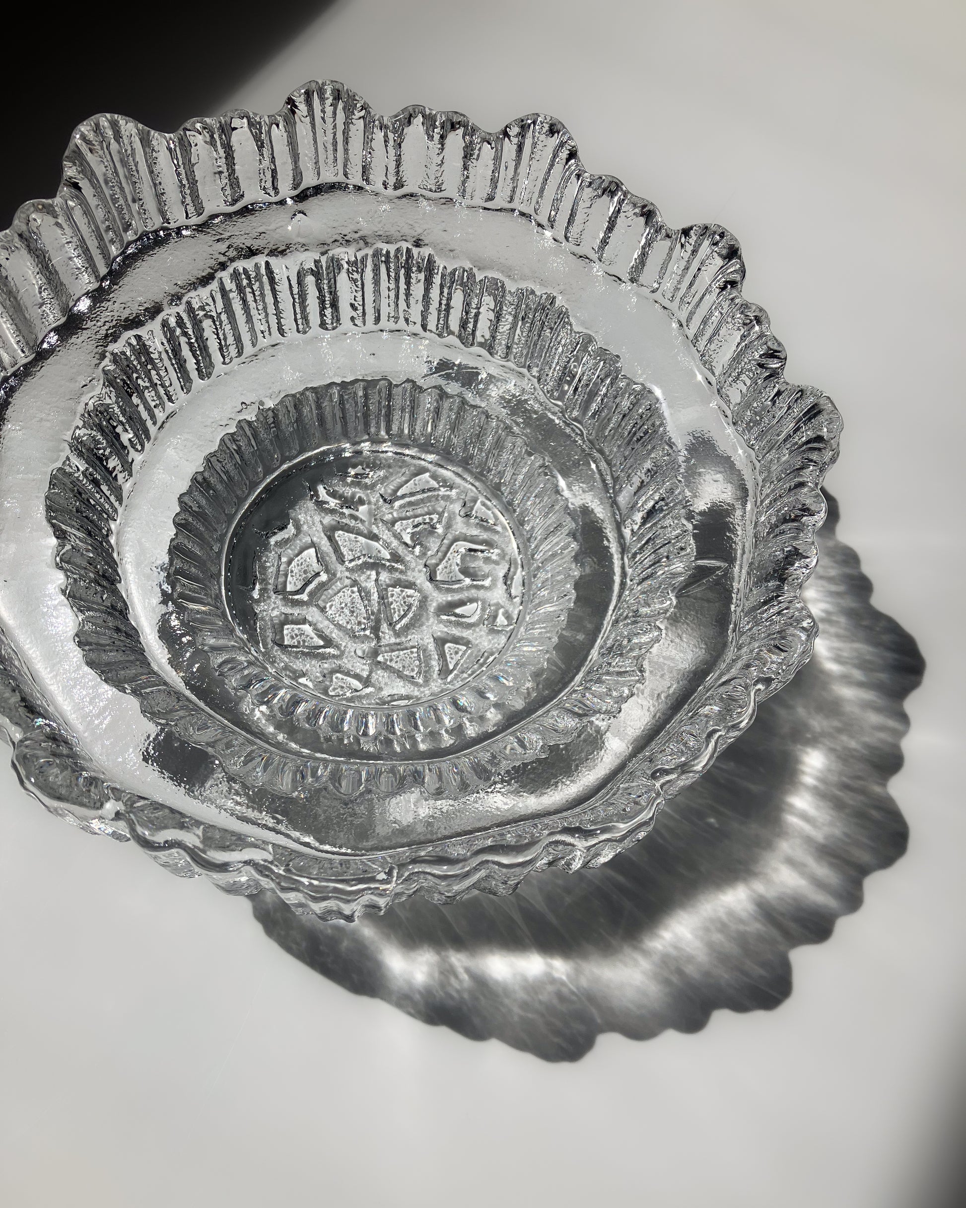 Ice Flow Bowl 光の紋様 – 北欧ヴィンテージガラス