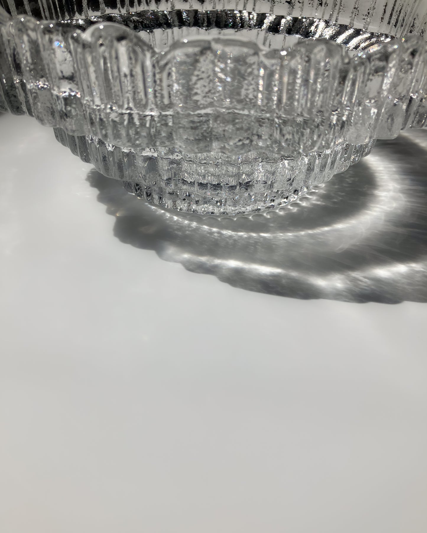 Ice Flow Bowl 光が当たると広がる放射状の影