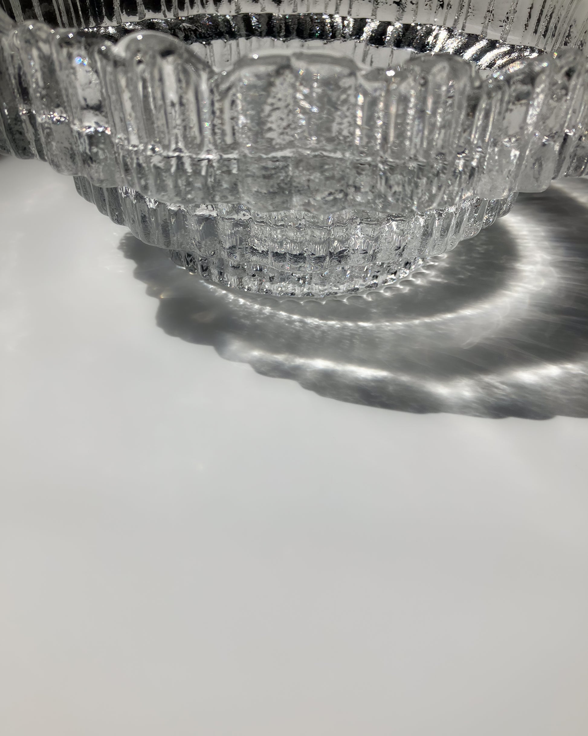 Ice Flow Bowl 光が当たると広がる放射状の影
